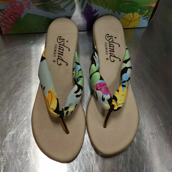 Island Sandals - Tropical Print Thong - Picture 2 of 4